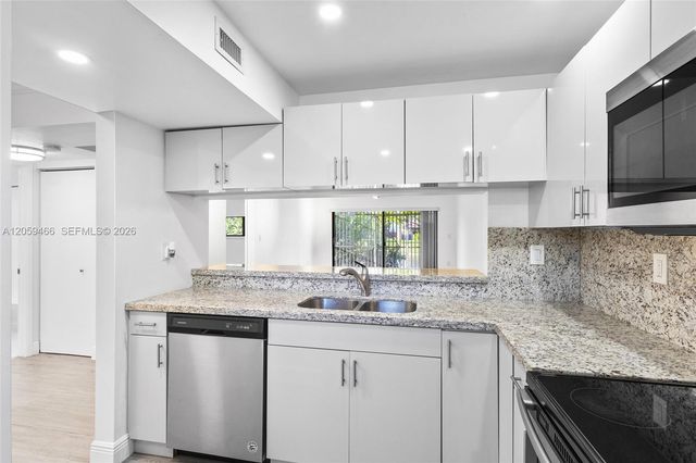 10145 NW 9th St Circle 101, Miami, FL 33172