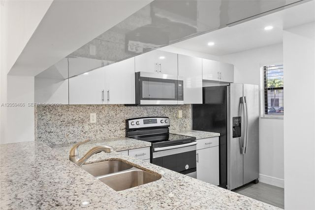 10145 NW 9th St Circle 101, Miami, FL 33172