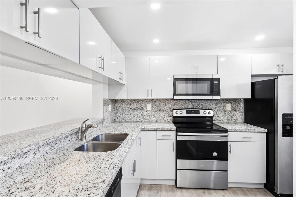 10145 NW 9th St Circle 101, Miami, FL 33172