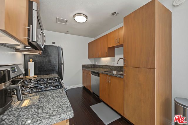 2864 Sunset Place 407, Los Angeles, CA 90005