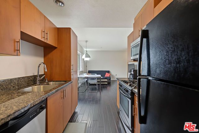 2864 Sunset Place 407, Los Angeles, CA 90005