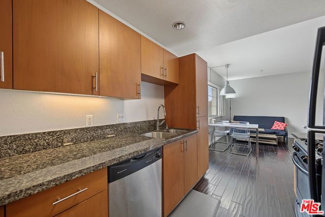 2864 Sunset Place 407, Los Angeles, CA 90005
