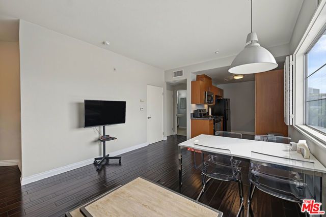 2864 Sunset Place 407, Los Angeles, CA 90005