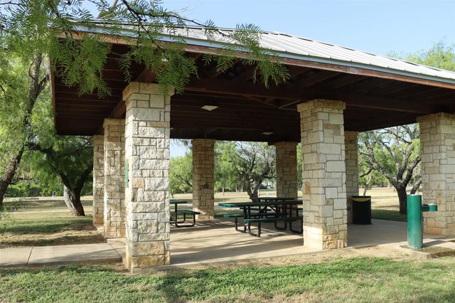 301 Middle CRK, Buda, TX 78610