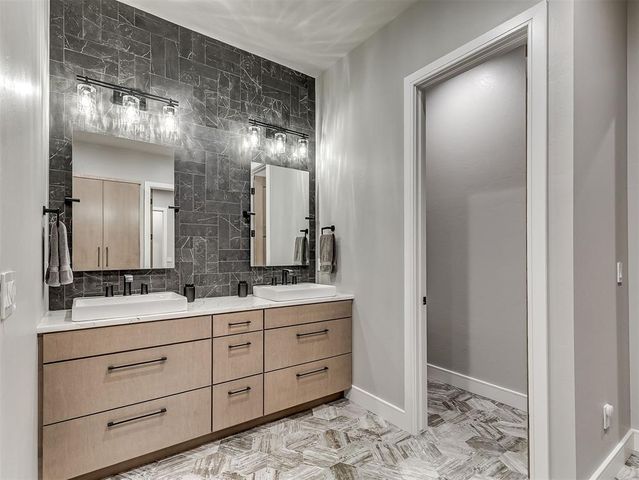 1200 Canteberry Drive, Yukon, OK 73099