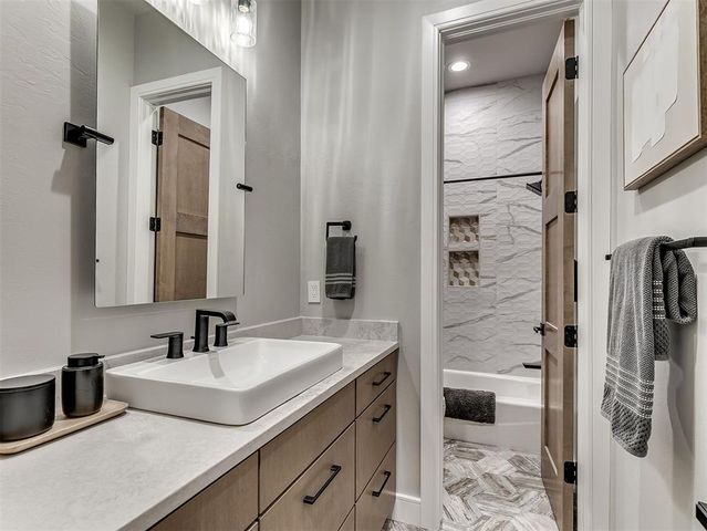 1200 Canteberry Drive, Yukon, OK 73099