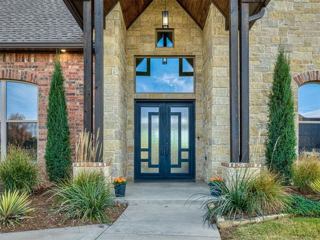 1200 Canteberry Drive, Yukon, OK 73099