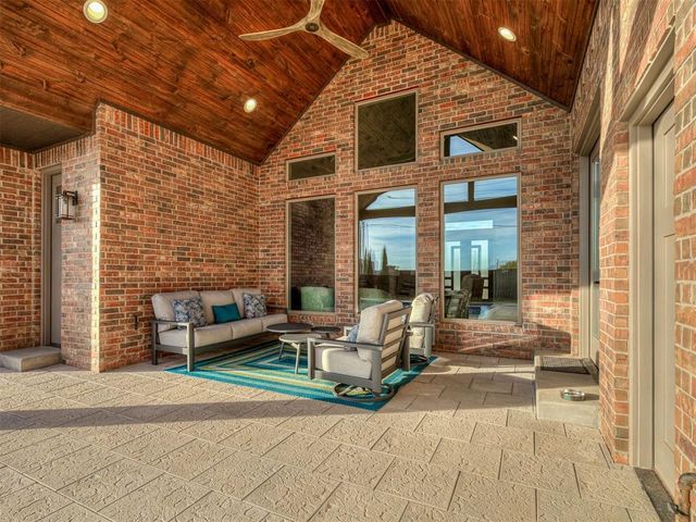 1200 Canteberry Drive, Yukon, OK 73099