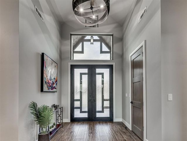 1200 Canteberry Drive, Yukon, OK 73099