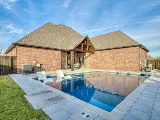 1200 Canteberry Drive, Yukon, OK 73099