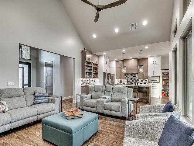 1200 Canteberry Drive, Yukon, OK 73099