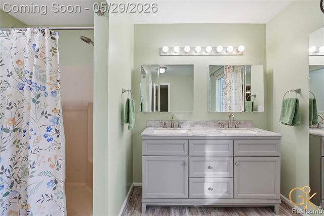4933 Iroquois Boulevard, Clarkston, MI 48348