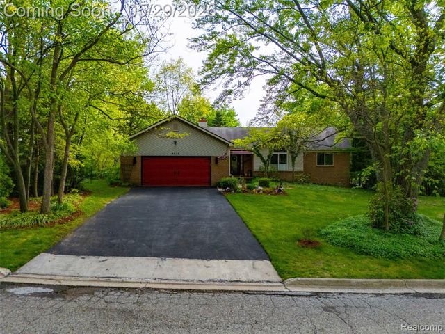 4933 Iroquois Boulevard, Clarkston, MI 48348