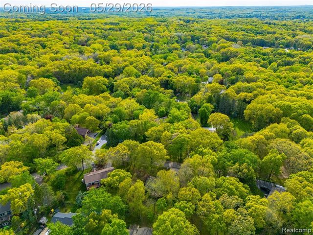 4933 Iroquois Boulevard, Clarkston, MI 48348