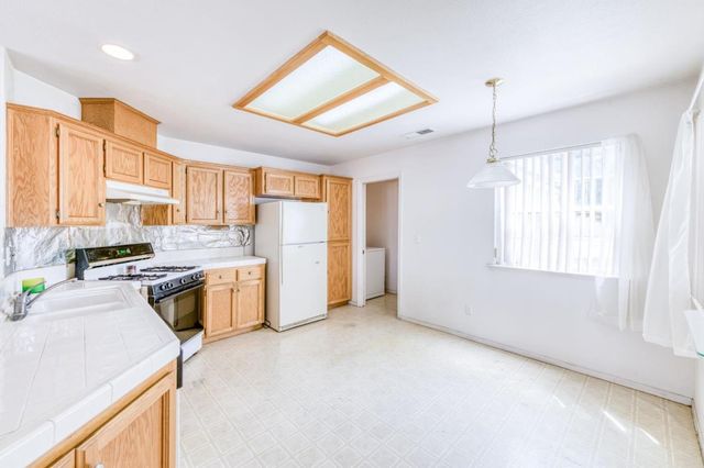 2670 N Katy Avenue, Fresno, CA 93722