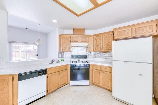 2670 N Katy Avenue, Fresno, CA 93722
