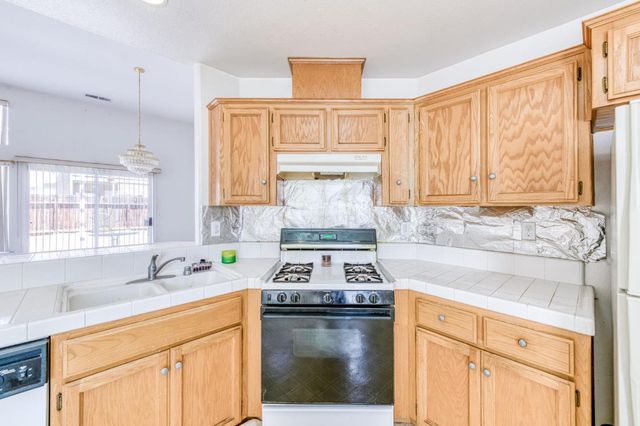 2670 N Katy Avenue, Fresno, CA 93722
