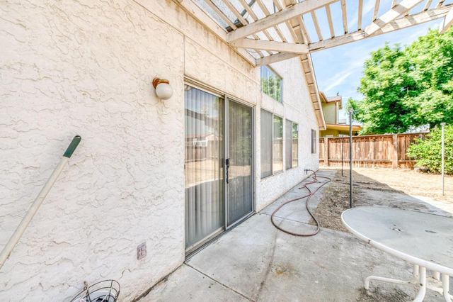 2670 N Katy Avenue, Fresno, CA 93722