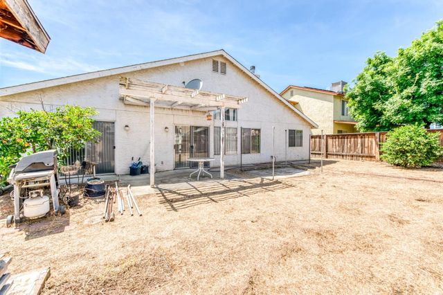 2670 N Katy Avenue, Fresno, CA 93722
