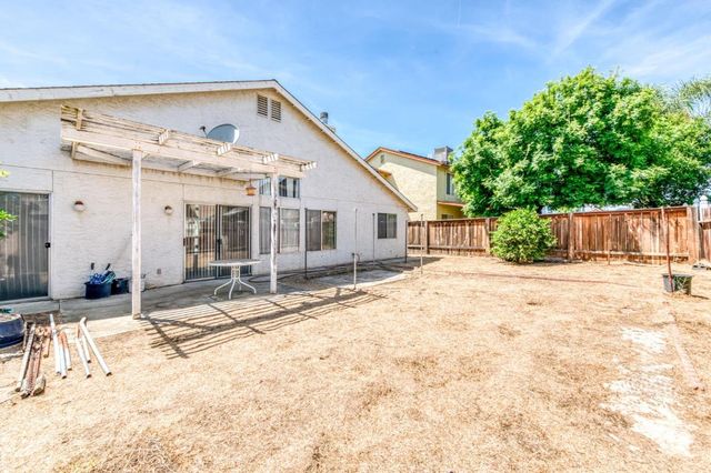 2670 N Katy Avenue, Fresno, CA 93722