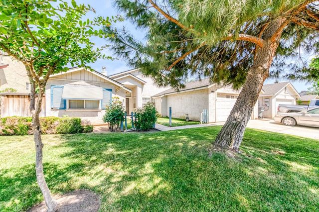2670 N Katy Avenue, Fresno, CA 93722