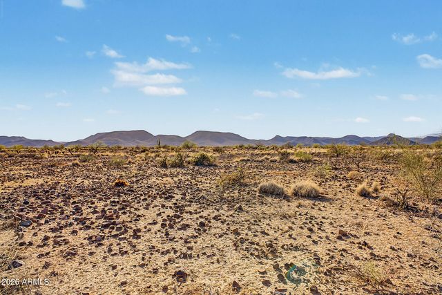 4924 W SILVA Drive, New River, AZ 85087