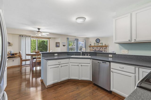 1189 Mockingbird DRIVE, Oconomowoc, WI 53066
