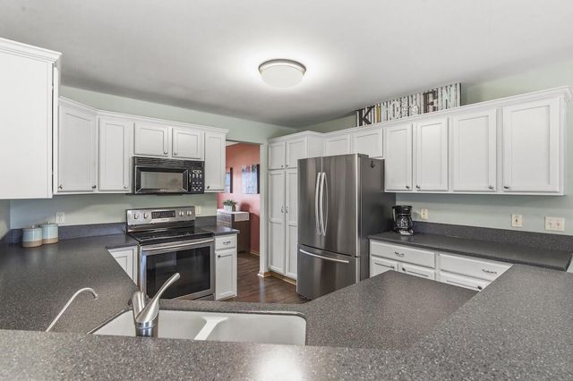 1189 Mockingbird DRIVE, Oconomowoc, WI 53066