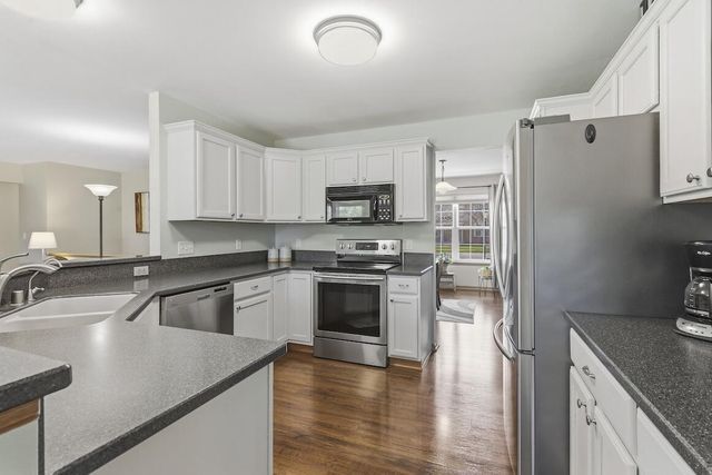 1189 Mockingbird DRIVE, Oconomowoc, WI 53066