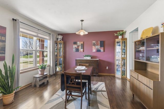 1189 Mockingbird DRIVE, Oconomowoc, WI 53066