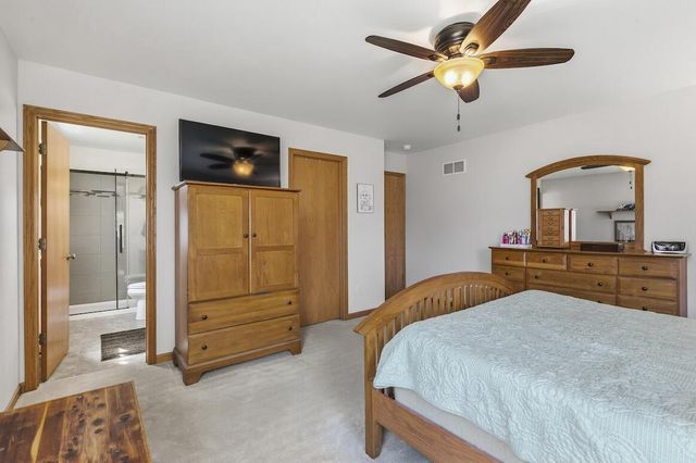 1189 Mockingbird DRIVE, Oconomowoc, WI 53066