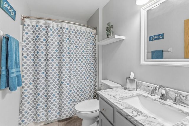 1189 Mockingbird DRIVE, Oconomowoc, WI 53066