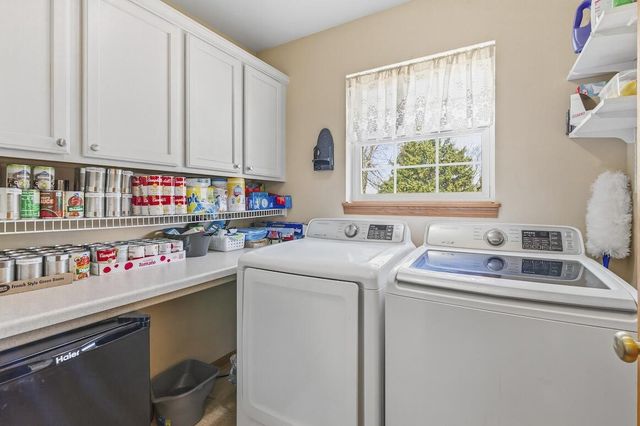 1189 Mockingbird DRIVE, Oconomowoc, WI 53066