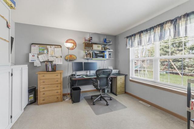 1189 Mockingbird DRIVE, Oconomowoc, WI 53066