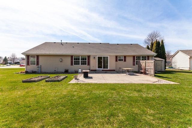 1189 Mockingbird DRIVE, Oconomowoc, WI 53066