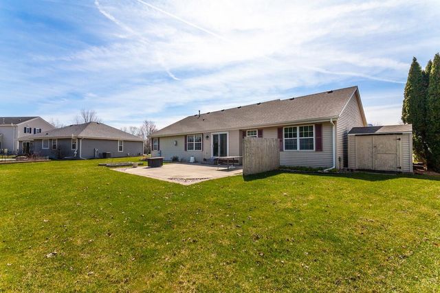 1189 Mockingbird DRIVE, Oconomowoc, WI 53066