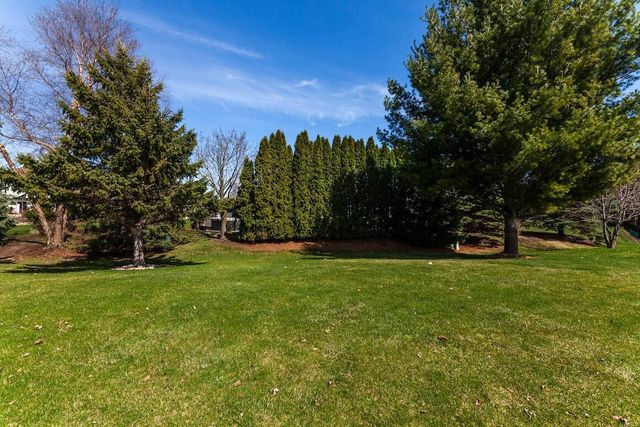 1189 Mockingbird DRIVE, Oconomowoc, WI 53066