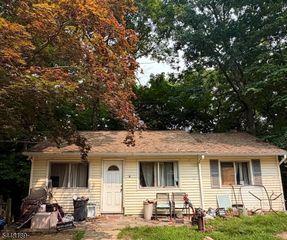 48 Skidmore Trl, Hopatcong Boro, NJ 07843