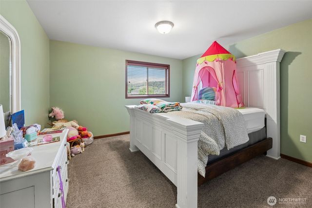 1519 Daffodil Avenue NE, Orting, WA 98360