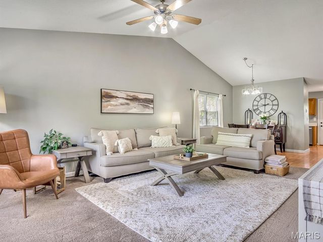 4 Jason Drive, Glen Carbon, IL 62034