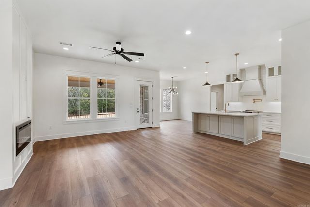 7 Avrey Lane, Greenbrier, AR 72058