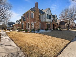 2114 Castle Creek Drive, Mansfield, TX 76063