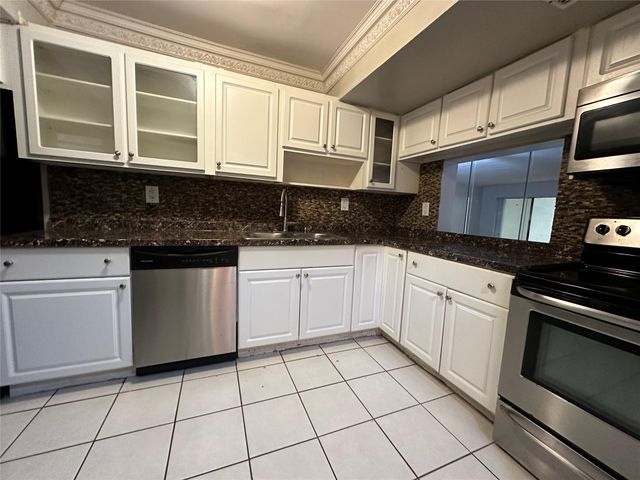 6630 Racquet Club Dr 163, Lauderhill, FL 33319