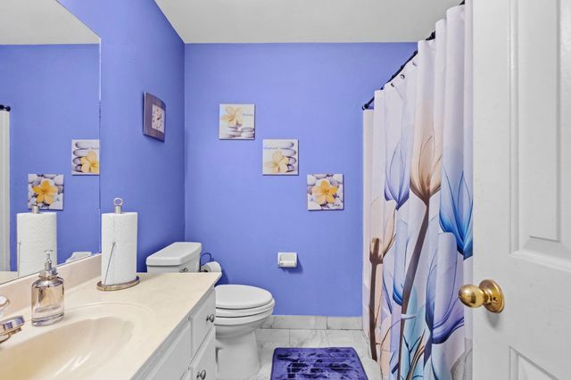 5035 WOLFCHASE FARMS PKY, Bartlett, TN 38002