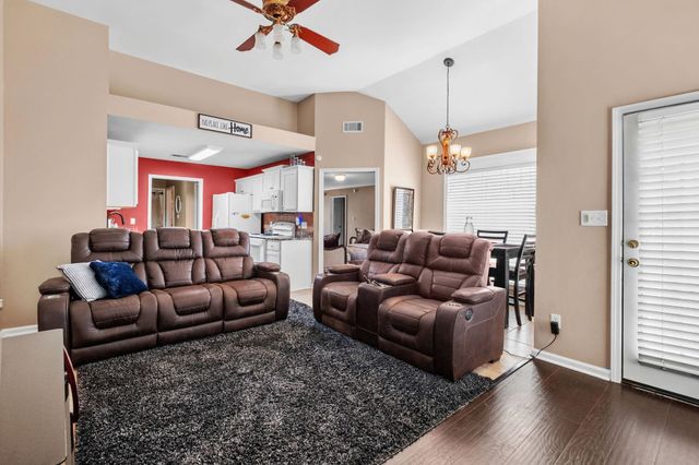 5035 WOLFCHASE FARMS PKY, Bartlett, TN 38002