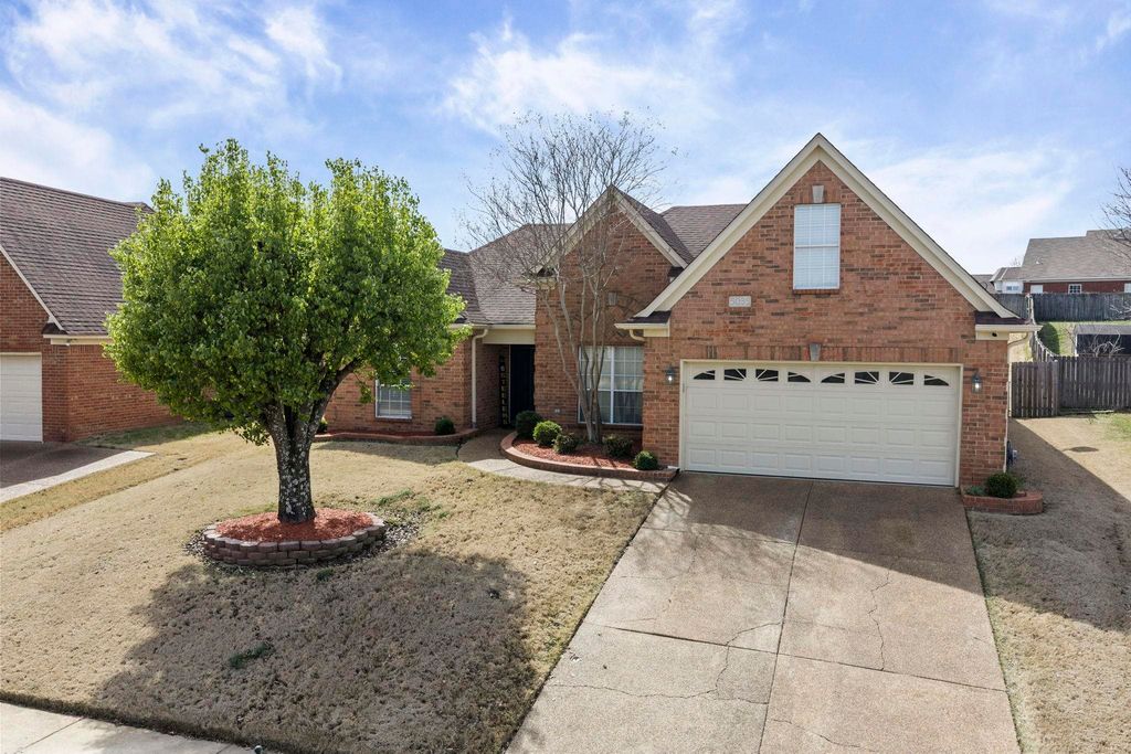 5035 WOLFCHASE FARMS PKY, Bartlett, TN 38002