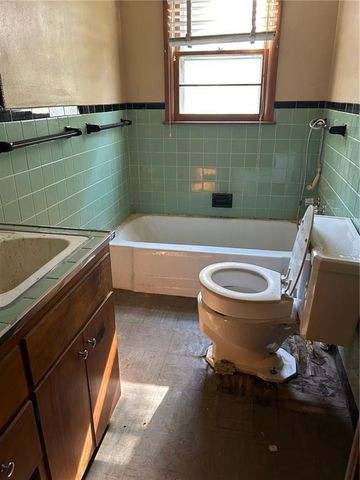 811 NE Barry Road, Kansas City, MO 64155