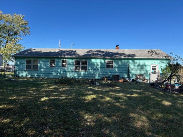 811 NE Barry Road, Kansas City, MO 64155