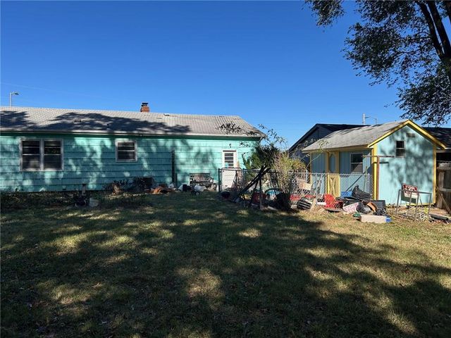 811 NE Barry Road, Kansas City, MO 64155