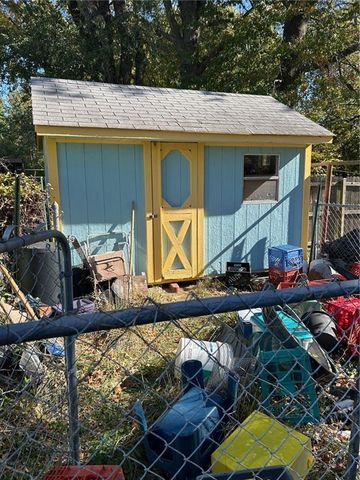 811 NE Barry Road, Kansas City, MO 64155